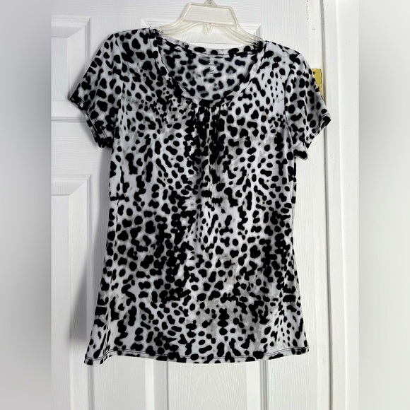 Woman Top - Picture 4 of 5